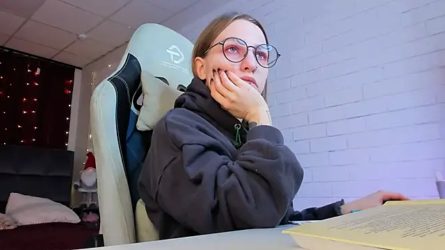 AphexQueen online show from February 10, 8:42 pm