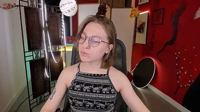 AphexQueen online show from February 18, 9:10 am