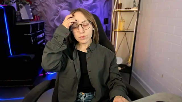 AphexQueen online show from February 27, 9:11 am