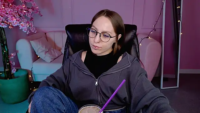 AphexQueen online show from February 28, 1:03 pm