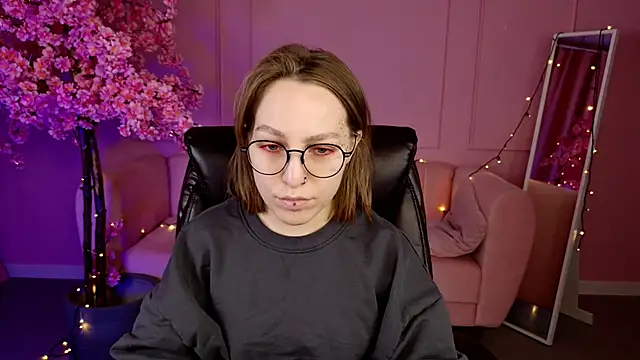 AphexQueen online show from March 7, 1:18 pm