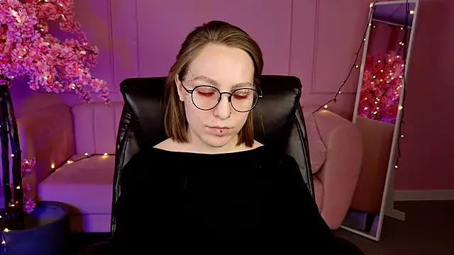 AphexQueen online show from March 7, 4:22 pm