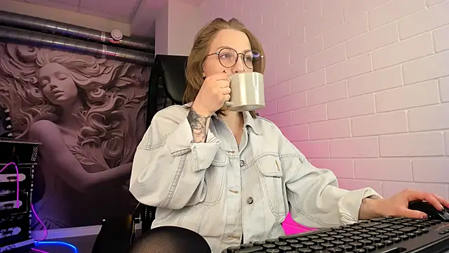 AphexQueen online show from September 19, 9:22 am