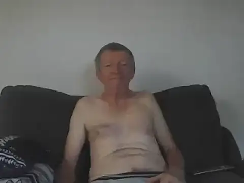 Snapshot of naturiste974 chatting on March 18, 9:09 am naturiste974 online show from March 18, 9:09 am