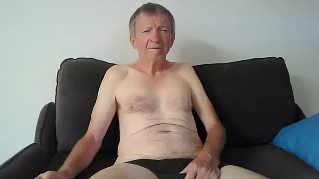 Snapshot of naturiste974 chatting on December 18, 7:58 am naturiste974 online show from December 18, 7:58 am