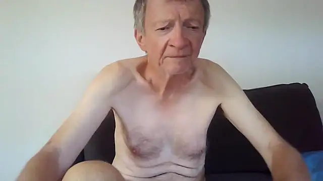 Snapshot of naturiste974 chatting on December 23, 8:12 am naturiste974 online show from December 23, 8:12 am