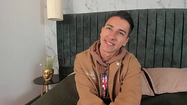 Andy Joy  online show from March 4, 12:00 pm