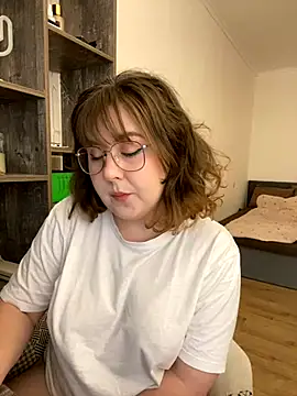 Snapshot of cinnabon_ chatting on December 6, 12:27 pm cinnabon online show from December 6, 12:27 pm