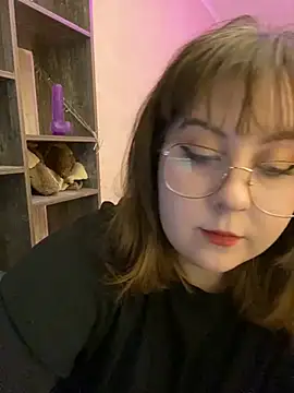 Snapshot of cinnabon_ chatting on December 20, 2:05 pm cinnabon online show from December 20, 2:05 pm