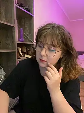 Snapshot of cinnabon_ chatting on December 25, 6:09 pm cinnabon online show from December 25, 6:09 pm