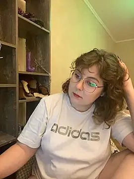 Snapshot of cinnabon_ chatting on December 28, 4:20 pm cinnabon online show from December 28, 4:20 pm