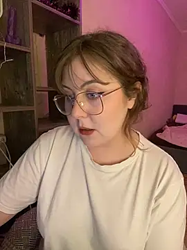 Snapshot of cinnabon_ chatting on January 18, 7:15 pm cinnabon online show from January 18, 7:15 pm