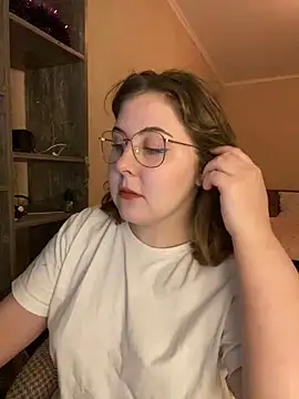 Snapshot of cinnabon_ chatting on January 23, 8:24 pm cinnabon online show from January 23, 8:24 pm