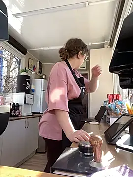 Snapshot of cinnabon_ chatting on January 28, 8:57 am cinnabon online show from January 28, 8:57 am