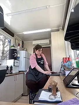 Snapshot of cinnabon_ chatting on January 29, 8:18 am cinnabon online show from January 29, 8:18 am