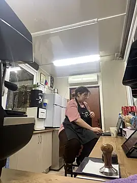 Snapshot of cinnabon_ chatting on January 29, 2:42 pm cinnabon online show from January 29, 2:42 pm