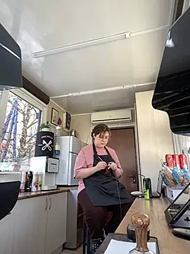 Snapshot of cinnabon_ chatting on February 1, 7:36 am cinnabon online show from February 1, 7:36 am