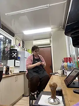 Snapshot of cinnabon_ chatting on February 1, 2:24 pm cinnabon online show from February 1, 2:24 pm