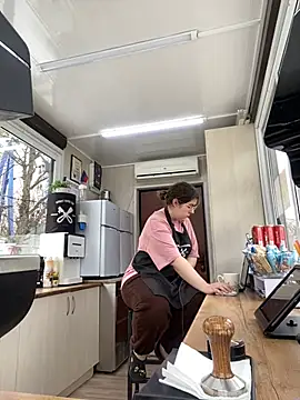 Snapshot of cinnabon_ chatting on February 2, 8:46 am cinnabon online show from February 2, 8:46 am