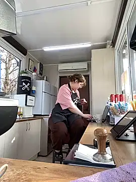 Snapshot of cinnabon_ chatting on February 2, 11:51 am cinnabon online show from February 2, 11:51 am