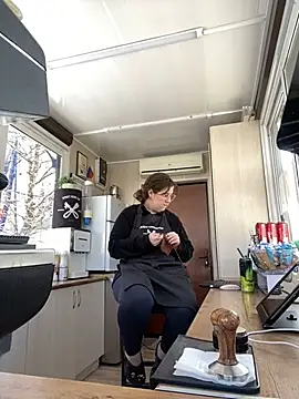 Snapshot of cinnabon_ chatting on February 5, 8:00 am cinnabon online show from February 5, 8:00 am