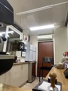 Snapshot of cinnabon_ chatting on February 5, 5:42 pm cinnabon online show from February 5, 5:42 pm