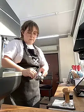 Snapshot of cinnabon_ chatting on February 12, 11:18 am cinnabon online show from February 12, 11:18 am