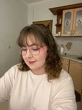 Snapshot of cinnabon_ chatting on February 14, 2:44 pm cinnabon online show from February 14, 2:44 pm