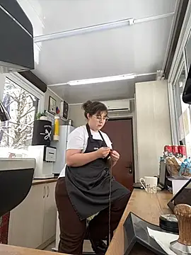 Snapshot of cinnabon_ chatting on February 18, 9:21 am cinnabon online show from February 18, 9:21 am