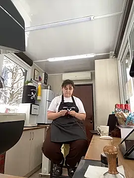 Snapshot of cinnabon_ chatting on February 18, 12:28 pm cinnabon online show from February 18, 12:28 pm