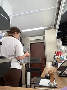 Snapshot of cinnabon_ chatting on February 23, 1:10 pm cinnabon online show from February 23, 1:10 pm