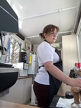 Snapshot of cinnabon_ chatting on March 1, 8:13 am cinnabon online show from March 1, 8:13 am