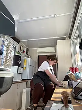 Snapshot of cinnabon_ chatting on March 1, 11:17 am cinnabon online show from March 1, 11:17 am