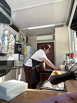 Snapshot of cinnabon_ chatting on March 2, 12:22 pm cinnabon online show from March 2, 12:22 pm