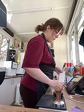 Snapshot of cinnabon_ chatting on March 7, 8:45 am cinnabon online show from March 7, 8:45 am