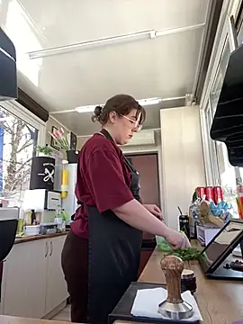 Snapshot of cinnabon_ chatting on March 8, 8:11 am cinnabon online show from March 8, 8:11 am