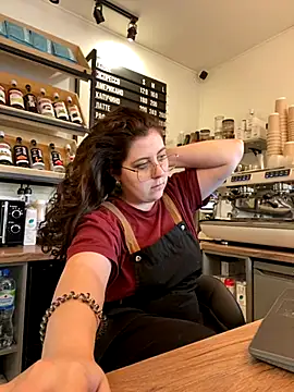 Snapshot of cinnabon_ chatting on October 1, 1:50 pm cinnabon online show from October 1, 1:50 pm