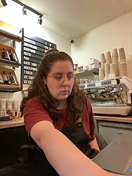 Snapshot of cinnabon_ chatting on October 9, 3:21 pm cinnabon online show from October 9, 3:21 pm