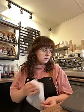 Snapshot of cinnabon_ chatting on October 20, 10:59 am cinnabon online show from October 20, 10:59 am