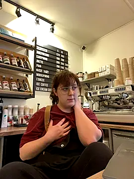 Snapshot of cinnabon_ chatting on October 27, 11:36 am cinnabon online show from October 27, 11:36 am