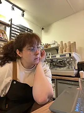 Snapshot of cinnabon_ chatting on November 2, 8:39 am cinnabon online show from November 2, 8:39 am