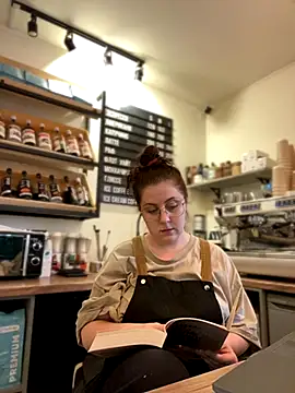 Snapshot of cinnabon_ chatting on November 14, 12:26 pm cinnabon online show from November 14, 12:26 pm