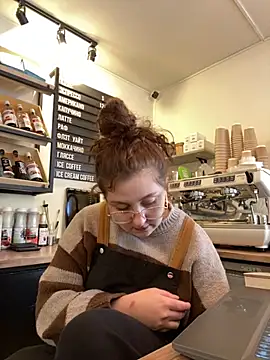 Snapshot of cinnabon_ chatting on November 15, 9:50 am cinnabon online show from November 15, 9:50 am