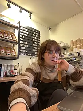 Snapshot of cinnabon_ chatting on November 19, 11:32 am cinnabon online show from November 19, 11:32 am