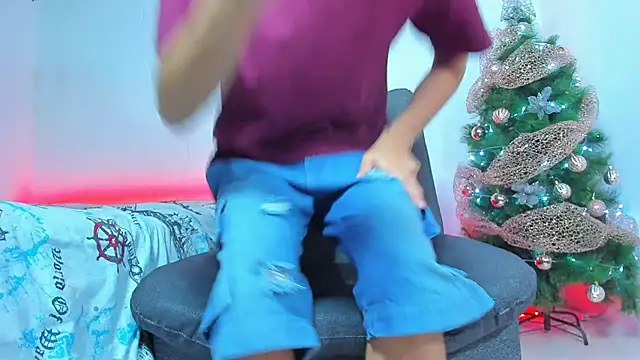 Snapshot of maxowens_oficial chatting on December 15, 11:20 pm maxowens oficial online show from December 15, 11:20 pm