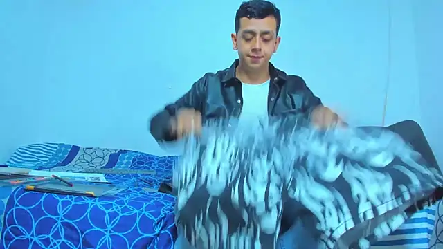 Snapshot of maxowens_oficial chatting on December 31, 11:39 pm maxowens oficial online show from December 31, 11:39 pm