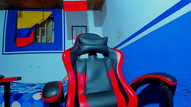 Snapshot of maxowens_oficial chatting on February 22, 7:45 pm maxowens oficial online show from February 22, 7:45 pm