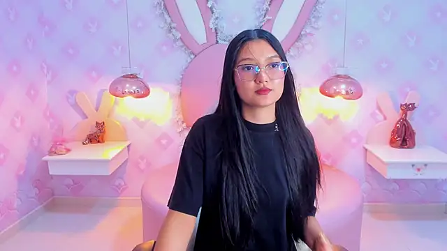 Saraa Skinny online show from January 31, 3:11 pm