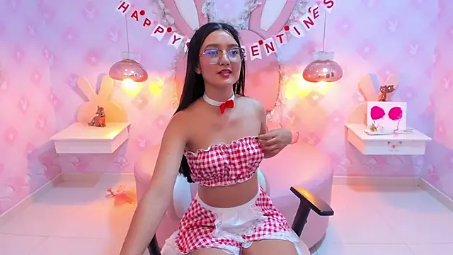 Saraa Skinny online show from February 22, 2:52 pm