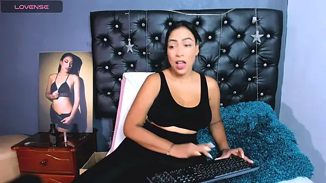 catalinamuss  online show from April 7, 5:02 pm